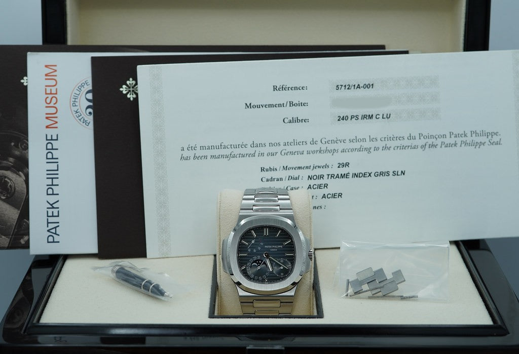 Patek PHILIPPE 5712/1A STAINLESS STEEL NAUTILUS BLUE DIAL MOONPHASE 2022 FULL SET