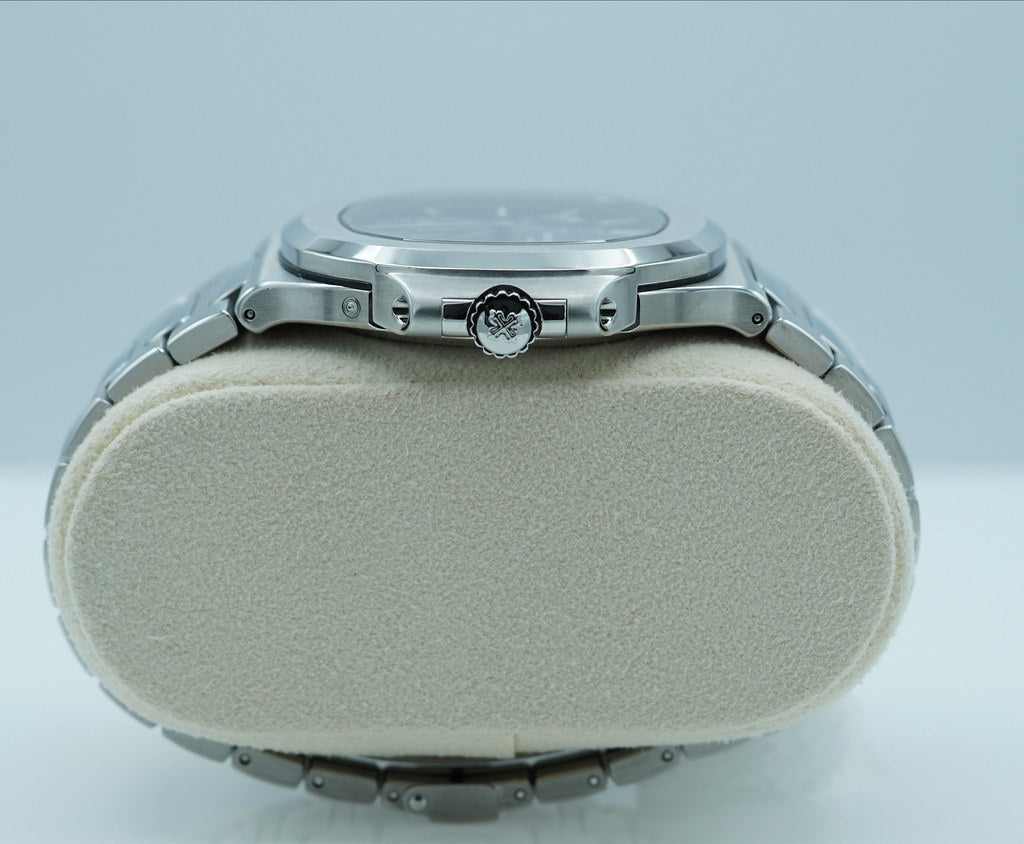 Patek PHILIPPE 5712/1A STAINLESS STEEL NAUTILUS BLUE DIAL MOONPHASE 2022 FULL SET