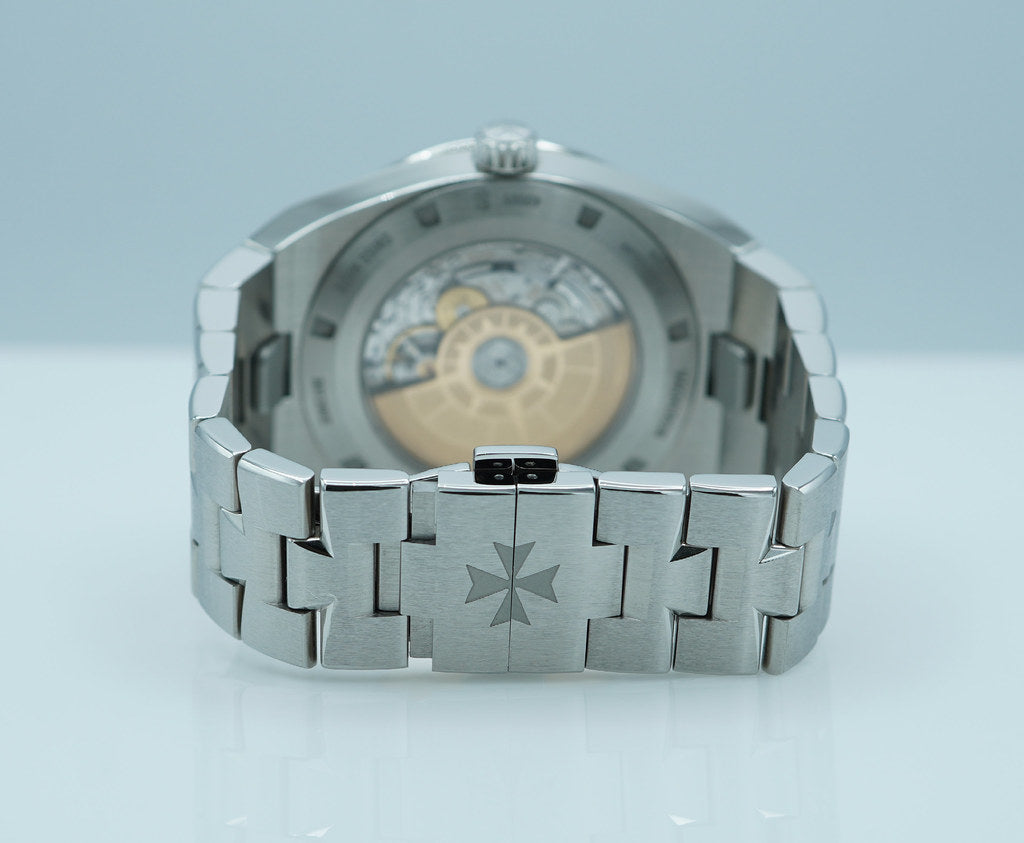 Vacheron CONSTANTIN OVERSEAS 4000V MOONPHASE RETROGRADE DATE BLUE DIAL 2025 FULL SET