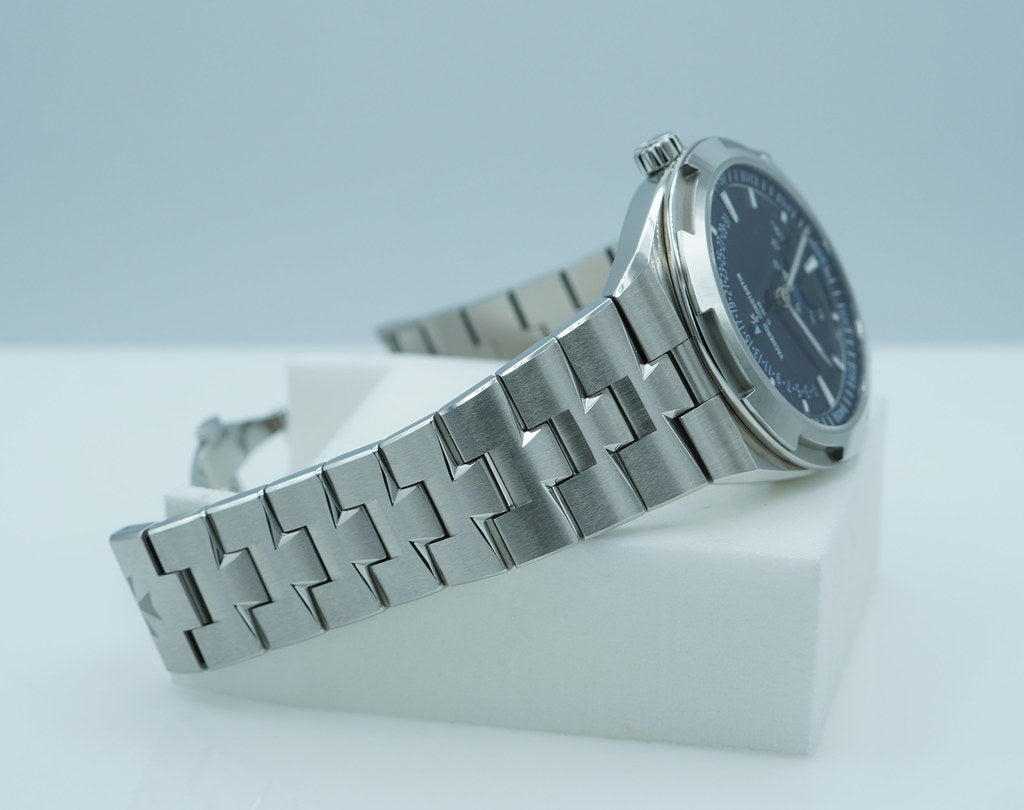 Vacheron CONSTANTIN OVERSEAS 4000V MOONPHASE RETROGRADE DATE BLUE DIAL 2025 FULL SET