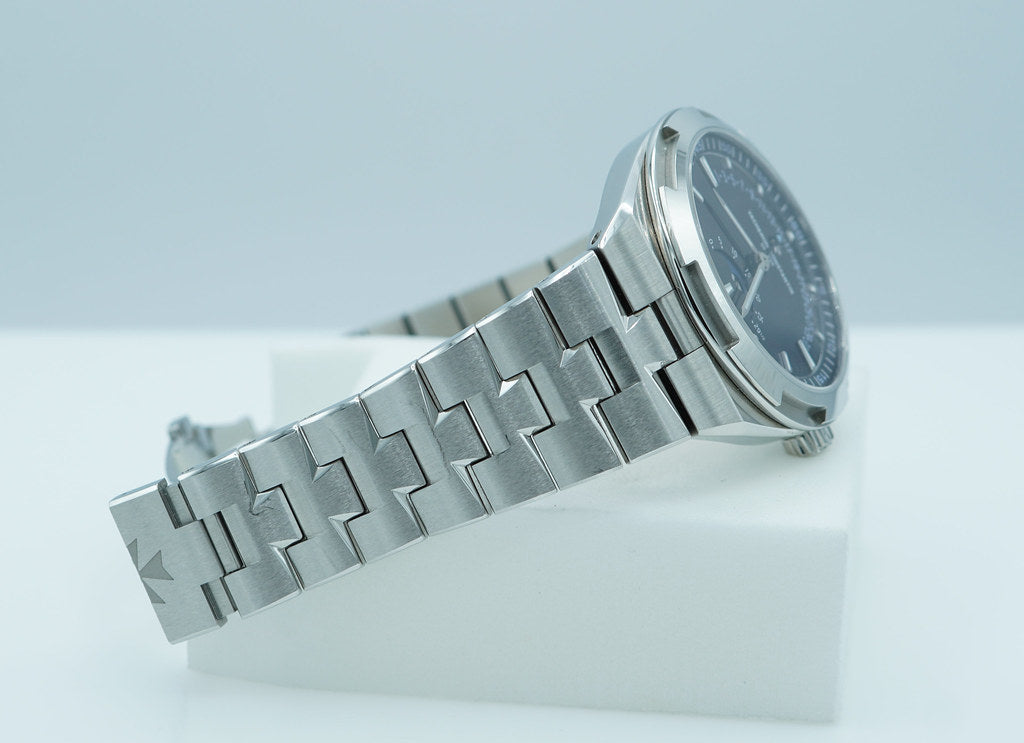 Vacheron CONSTANTIN OVERSEAS 4000V MOONPHASE RETROGRADE DATE BLUE DIAL 2025 FULL SET