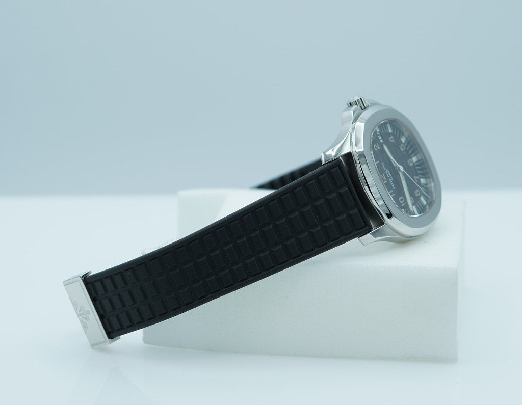 Patek PHILIPPE 5064A AQUANAUT QUARTZ STAINLESS STEEL 35MM 2015 EXTRA STRAPS BOX PAPERS