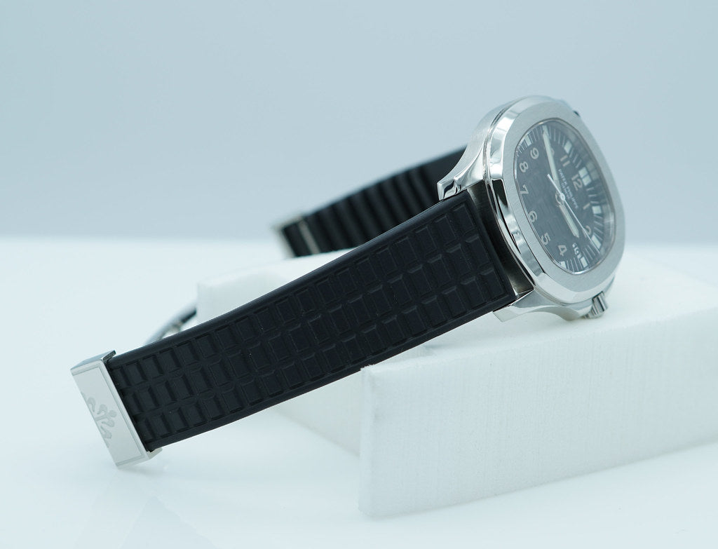 Patek PHILIPPE 5064A AQUANAUT QUARTZ STAINLESS STEEL 35MM 2015 EXTRA STRAPS BOX PAPERS